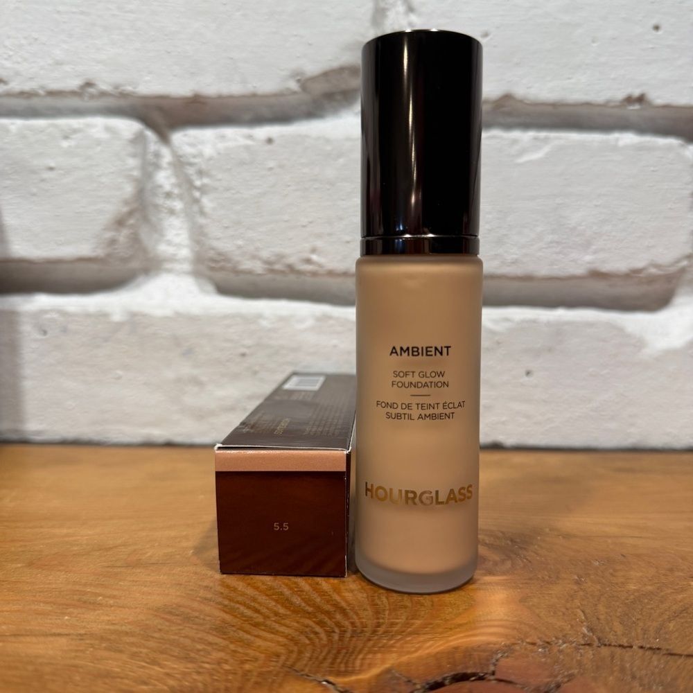 Hourglass Ambient Soft Glow Foundation - Beige (5.5)